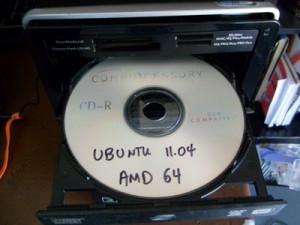 Loading the Ubuntu CD into the computer