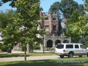 amazing  house we saw while lost