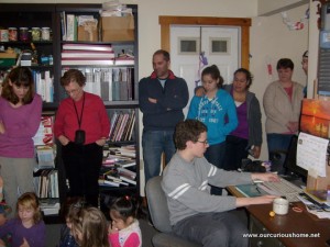 B reading on the computerthe crowd of parents