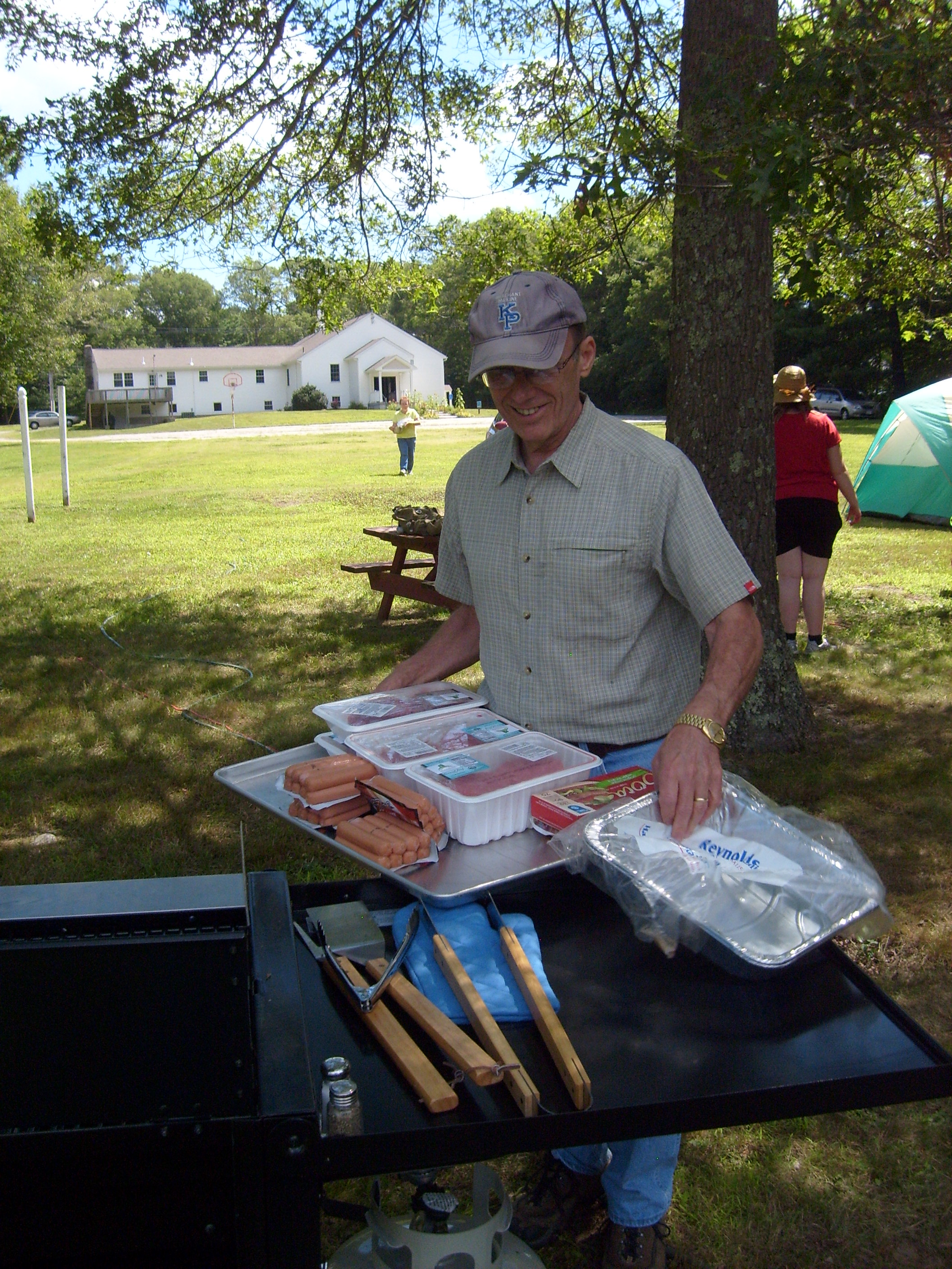 Gene Grilling Lunch for the Volunteers