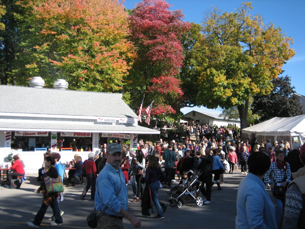 The trees and crowd at Rhinebeck by the felafel stand