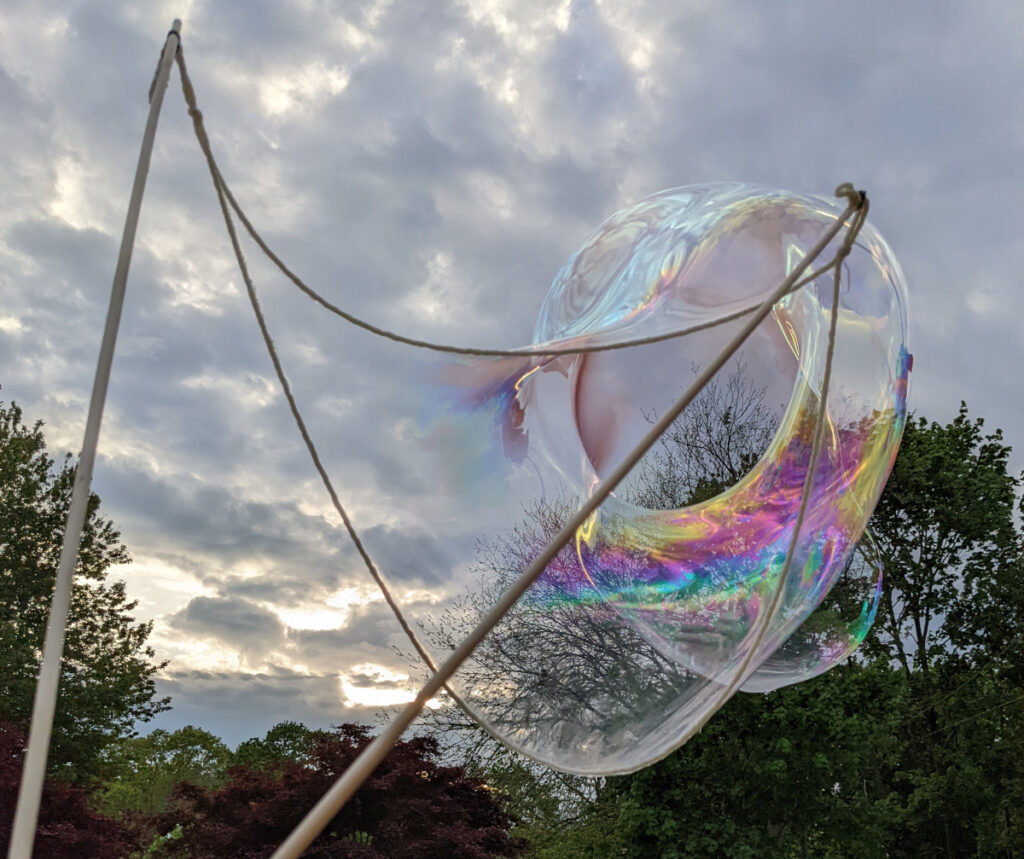 Bubble forming on bubble wand