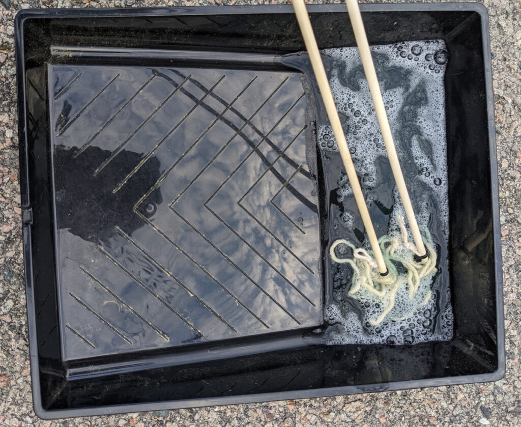 Paint roller tray for giant bubble solution